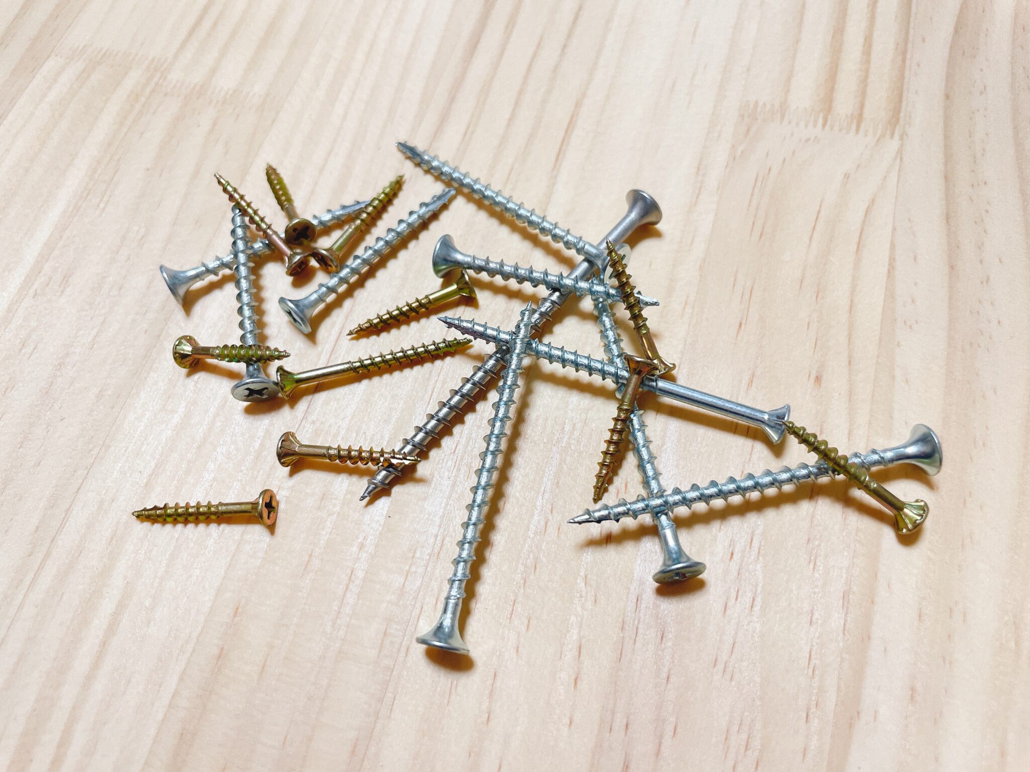 【サイズ表付き】ビス(木ねじ)の長さ＆太さの選び方を解説！ DIYの1から10まで